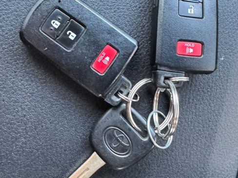 Used 2023 Toyota Tacoma Limited image 24