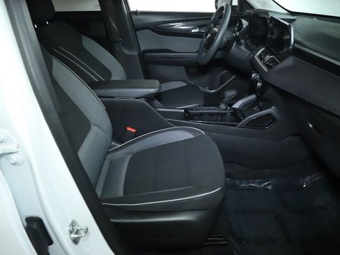 Used 2025 Chevrolet TrailBlazer LT image 33