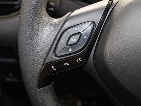 Used 2021 Toyota C-HR LE image 31