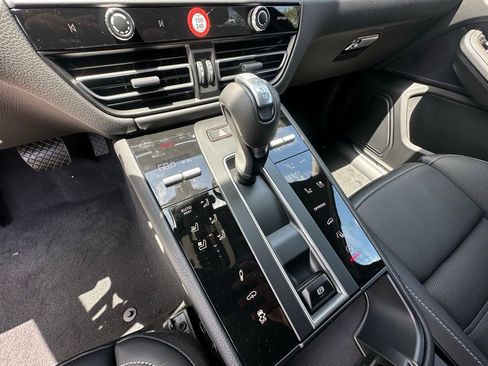 Certified 2025 Porsche Macan S image 24