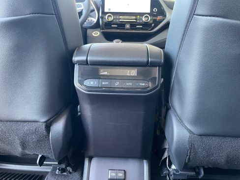 Certified 2026 Toyota Highlander XLE AWD/4WD image 32