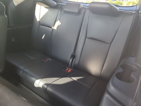 Used 2020 Toyota Highlander XLE AWD/4WD image 16