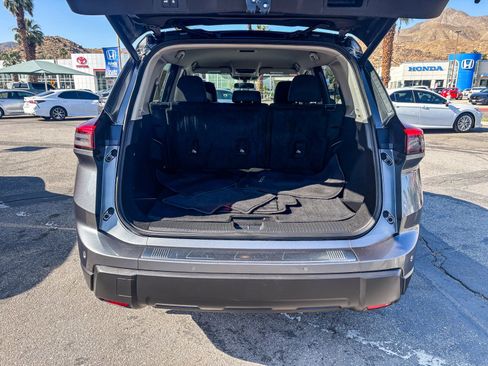 Used 2025 Nissan Rogue SV FWD image 14