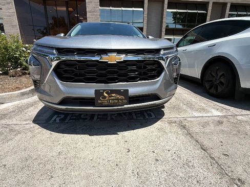 Used 2026 Chevrolet Trax LT FWD image 12