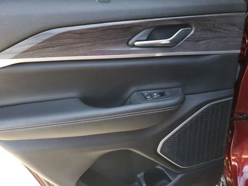 Used 2022 Jeep Grand Cherokee Limited w/ Luxury Tech Group II image 18