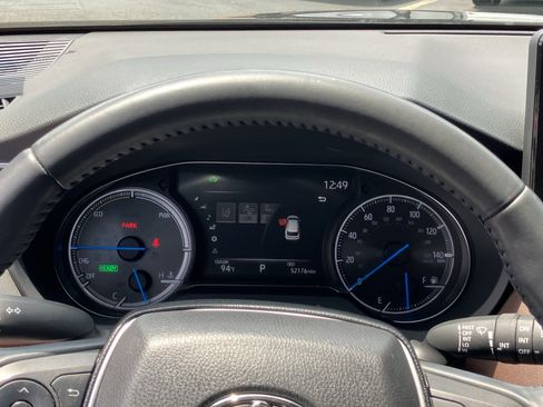 Used 2021 Toyota Venza Limited AWD/4WD image 23