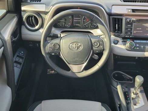 Used 2018 Toyota RAV4 XLE AWD/4WD image 12
