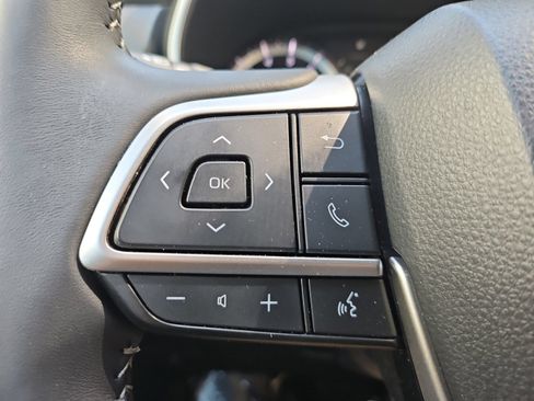 Used 2025 Toyota Highlander XLE FWD image 30