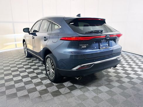 Used 2023 Toyota Venza XLE AWD/4WD image 5
