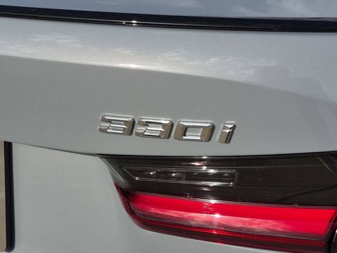 New 2026 BMW 330i Sedan w/ M Sport Package RWD image 9