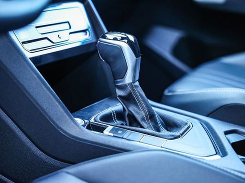 Used 2022 Volkswagen Tiguan SE R-Line image 30