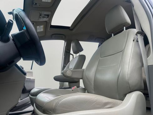 Used 2017 Toyota Sienna XLE w/ XLE Navigation Package image 24