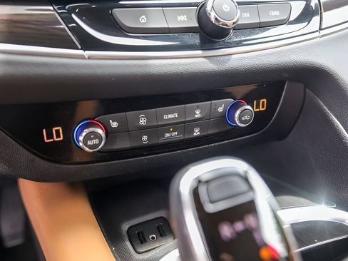 Used 2019 Buick Enclave Essence FWD image 19