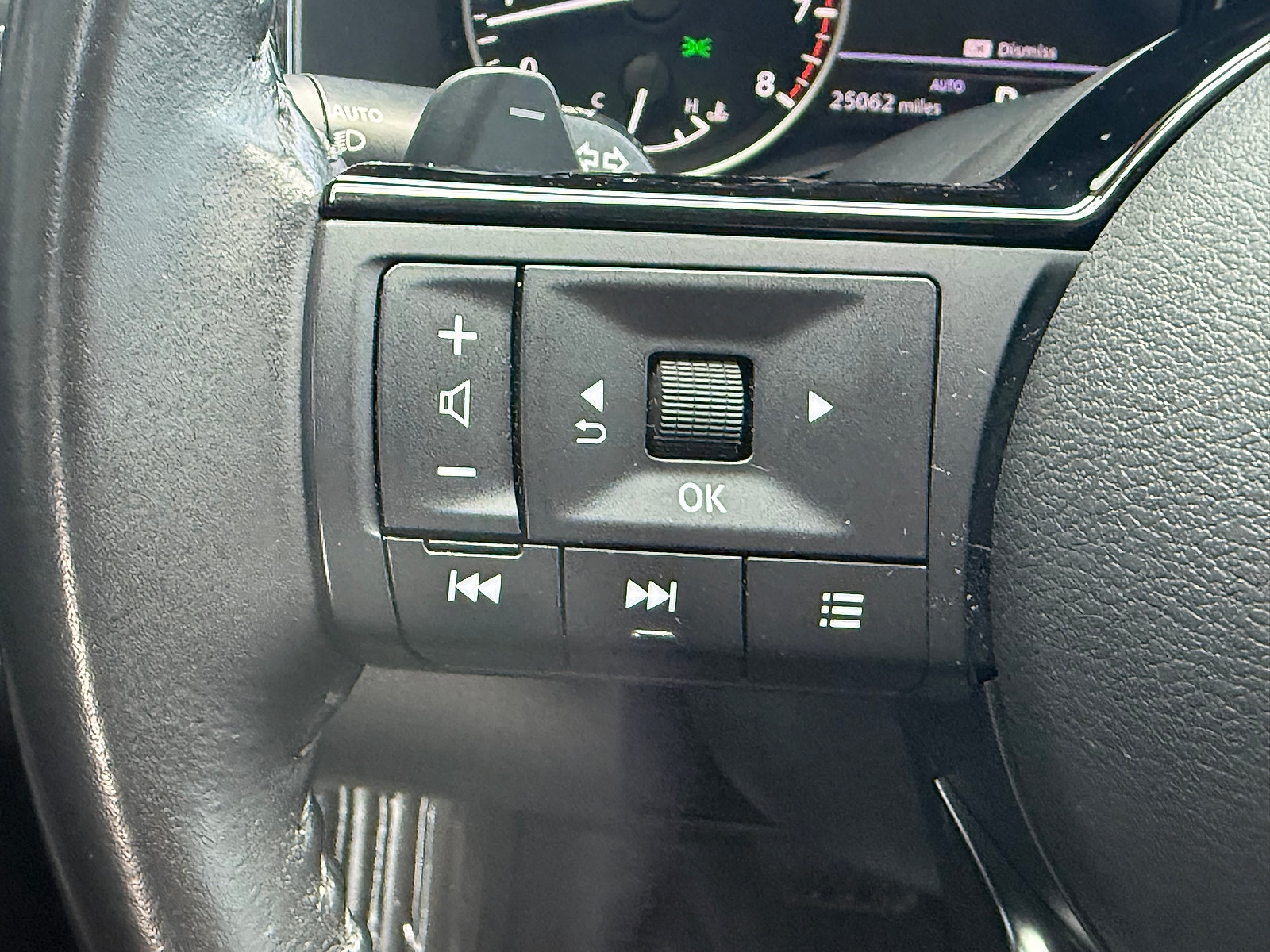 Used 2023 Nissan Pathfinder SV AWD/4WD image 19