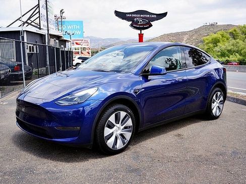 Used 2023 Tesla Model Y Long Range AWD/4WD image 5
