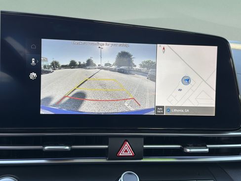 Used 2025 Hyundai Elantra SEL FWD image 12