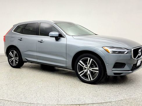 Used 2019 Volvo XC60 T5 Momentum w/ Multimedia Package image 3