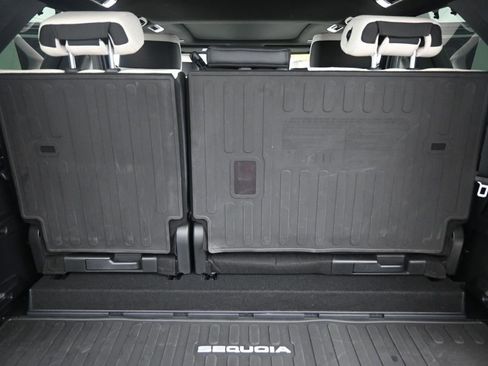 Used 2025 Toyota Sequoia Capstone AWD/4WD image 17