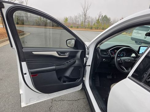 Used 2022 Ford Escape SE image 20