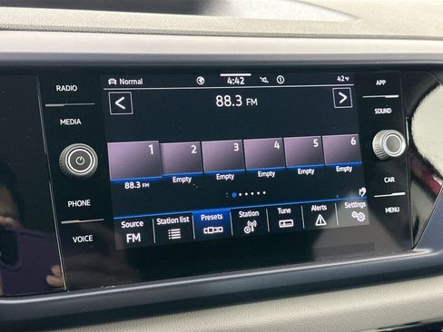 Used 2022 Volkswagen Taos SE image 14