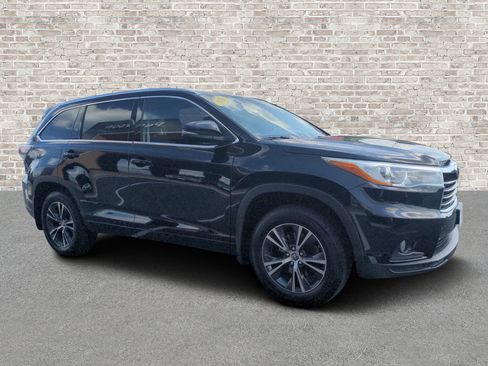 Used 2016 Toyota Highlander XLE AWD/4WD image 30
