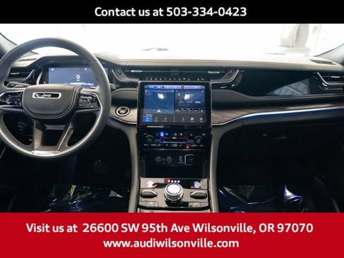 Used 2023 Jeep Grand Cherokee Overland AWD/4WD image 10