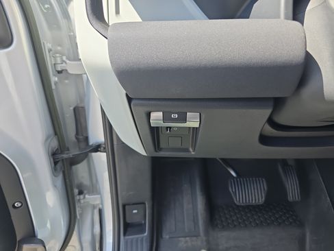 Certified 2023 Land Rover Defender 130 SE AWD/4WD image 34