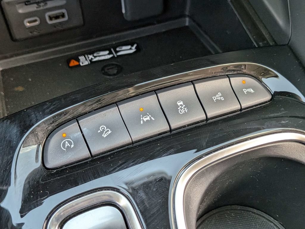 Used 2023 Buick Envision Avenir AWD/4WD image 29