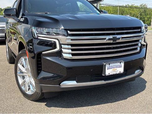 Used 2023 Chevrolet Tahoe High Country w/ Premium Package 2 AWD/4WD image 2