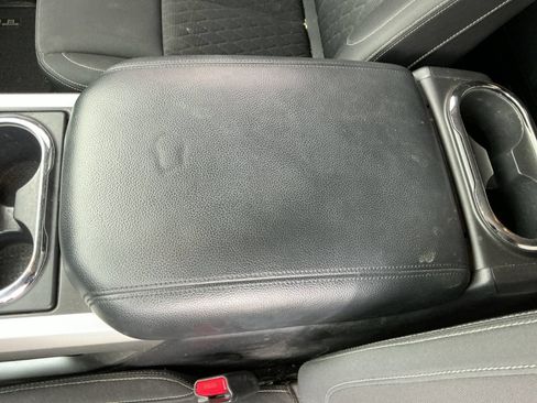 Used 2019 Nissan Titan SV w/ SV Convenience Package AWD/4WD image 11