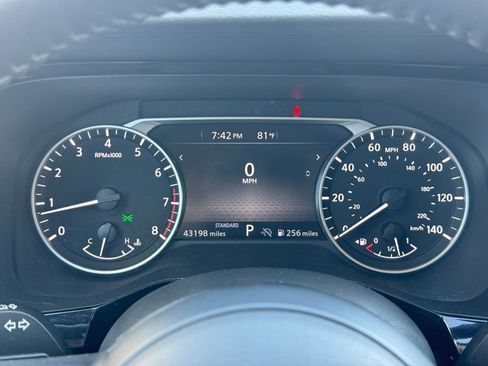 Used 2024 Nissan Pathfinder SV image 31