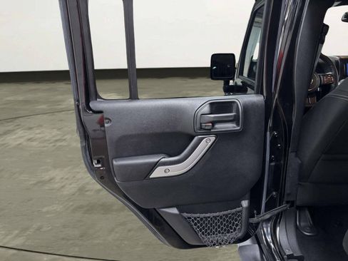 Used 2016 Jeep Wrangler Unlimited Sahara AWD/4WD image 15