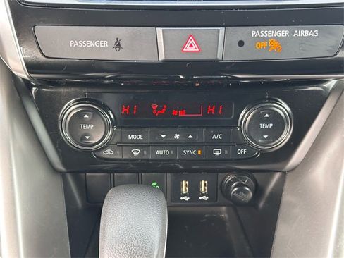 Used 2022 Mitsubishi Eclipse Cross SE image 17