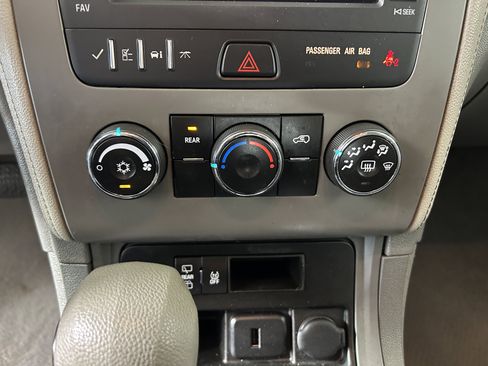Used 2017 Chevrolet Traverse LS FWD image 19