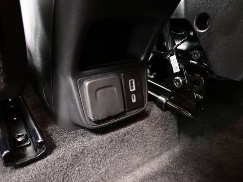 Used 2023 Chevrolet TrailBlazer RS w/ Convenience Package FWD image 32