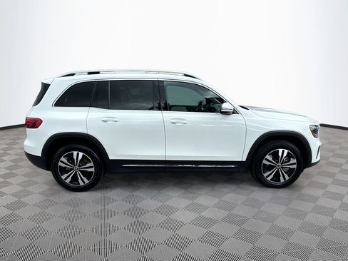 Used 2025 Mercedes-Benz GLB 250 4MATIC image 5