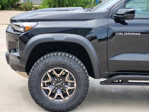 New 2026 Chevrolet Colorado ZR2 w/ Technology Package AWD/4WD image 9