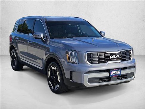 Used 2023 Kia Telluride S AWD/4WD image 3
