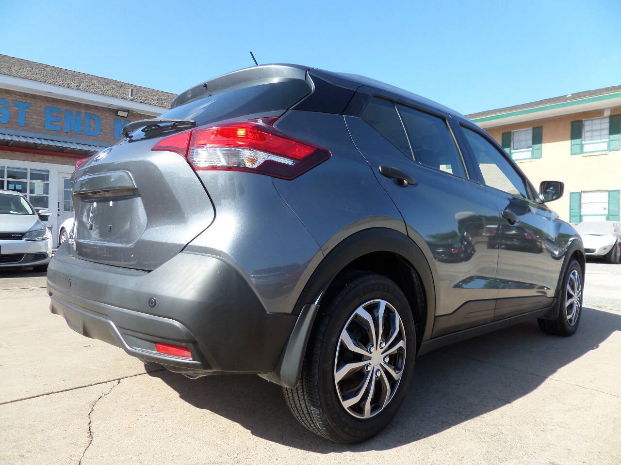 Used 2019 Nissan Kicks S w/ Exterior Electronics Package FWD image 4