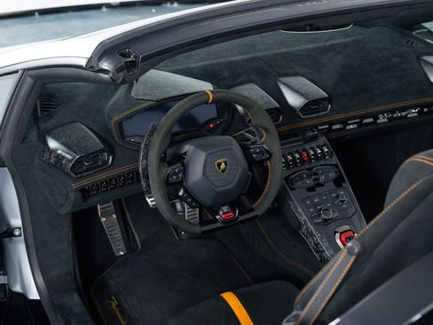Used 2018 Lamborghini Huracan Performante AWD/4WD image 5