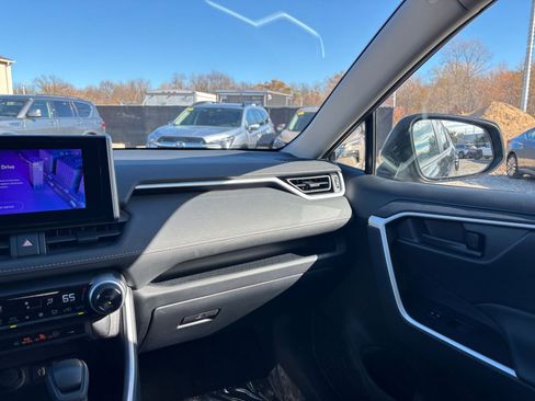 Used 2025 Toyota RAV4 LE image 34
