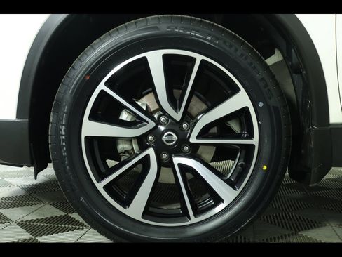 Used 2018 Nissan Rogue SL image 6