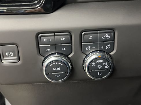 Used 2024 GMC Sierra 1500 AT4X image 10