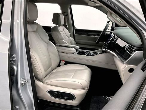 Used 2022 Jeep Wagoneer Series II AWD/4WD image 8