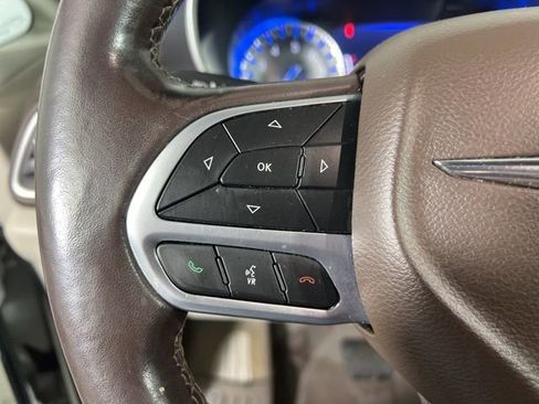 Used 2020 Chrysler Pacifica Touring-L Plus image 19