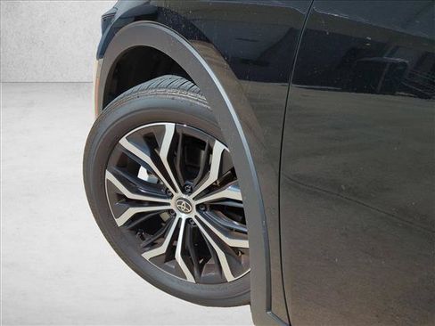 Certified 2025 Toyota Crown AWD/4WD image 10