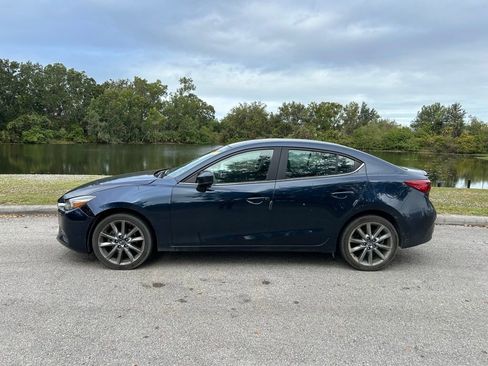 Used 2018 MAZDA MAZDA3 Touring image 2