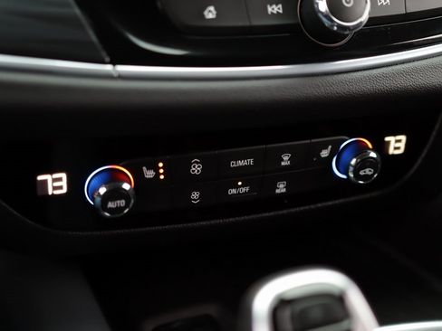 Used 2021 Buick Enclave Essence w/ Sound and Sites Package image 17