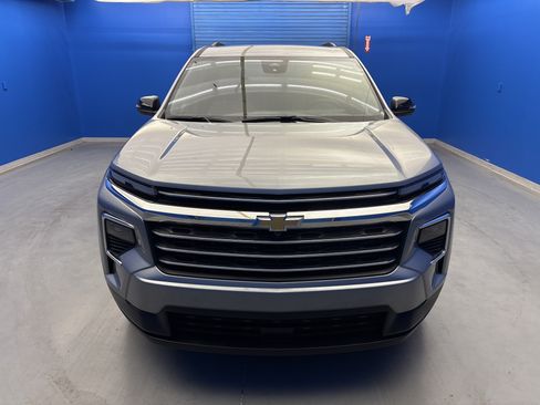 Used 2026 Chevrolet Traverse LT w/ Driver Confidence Package FWD image 3
