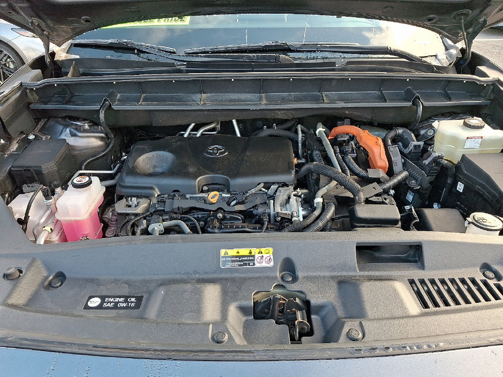 Certified 2021 Toyota Highlander Limited AWD/4WD image 31